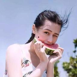 娱乐吃瓜的头像女生真人,网络红人“吃瓜女神”的真实生活